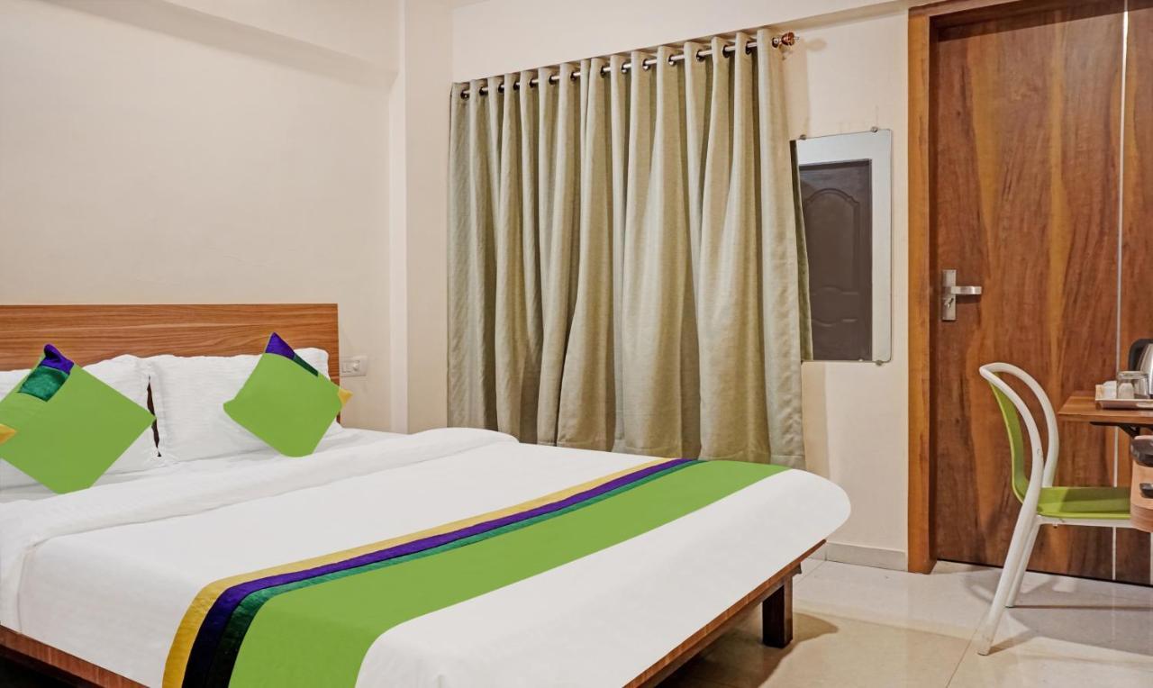 Treebo Trip Sai Krupa Hotell Pune Exteriör bild